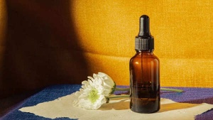 Hair Oil vs. Hair Serum: Which Treatment is Best for Your Hair Type? A Complete Guide