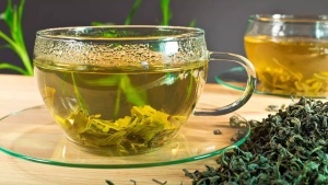Green Tea vs. Black Tea: Unveiling the Best Choice for Gut Health and Blood Sugar Balance