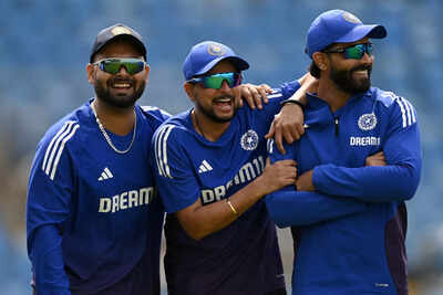 Kuldeep Yadav in practice with Pant and Jadeja