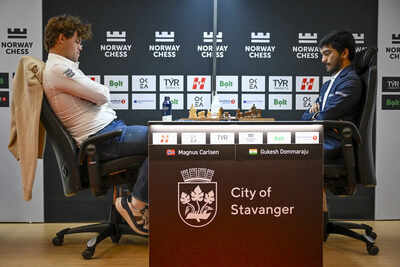 Magnus Carlsen and D. Gukesh facing off during Norway Chess 2025